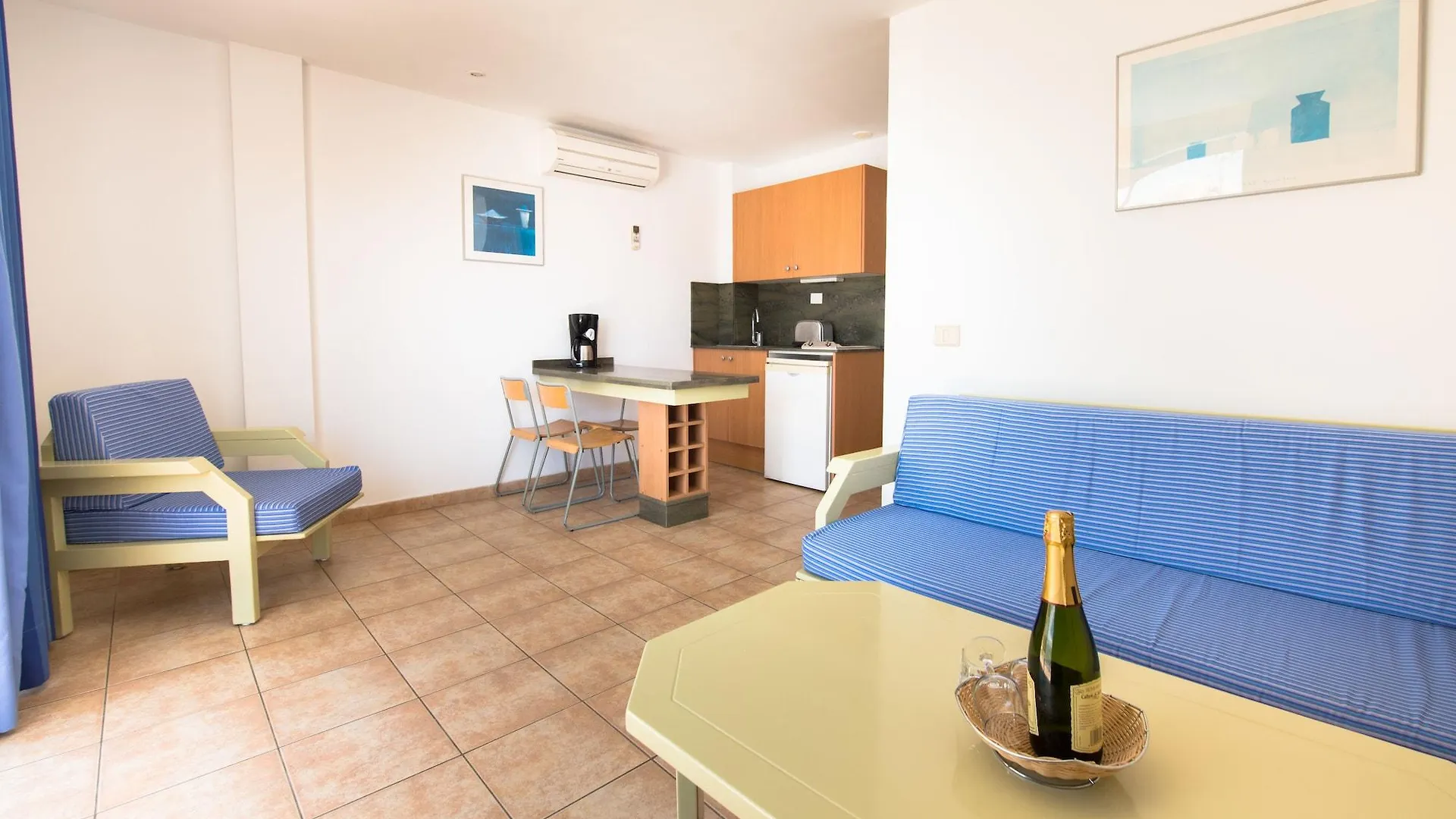 פלאייה דל אינגלז Apartamentos Karina 2*, פלאייה דל אינגלז ספרד